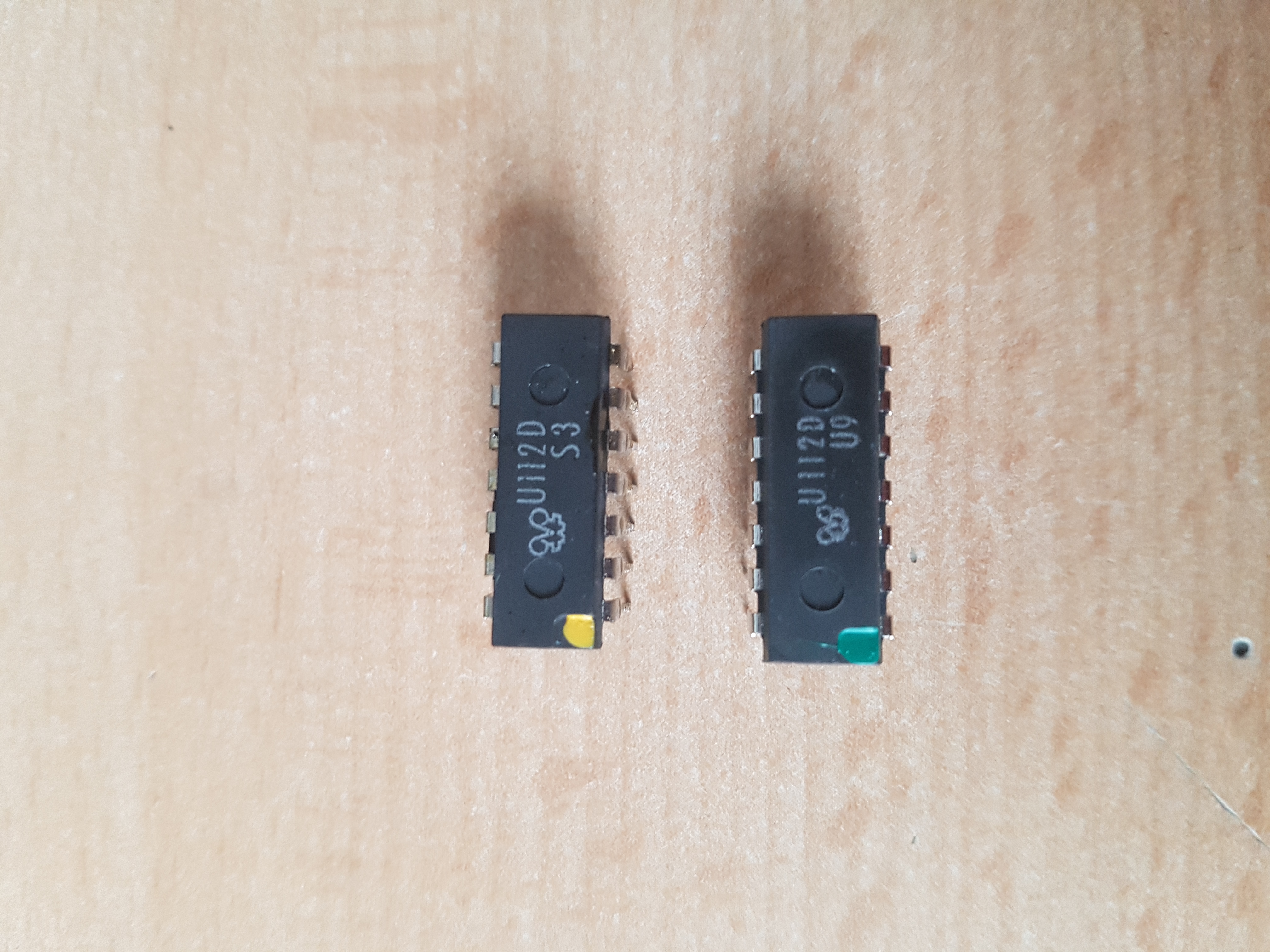 Zwei U112D Frequenzteiler